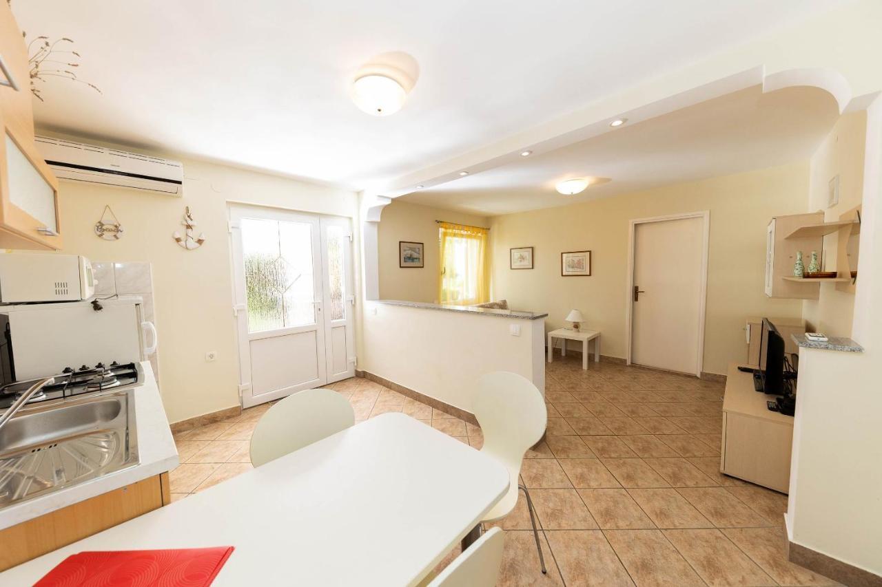 Apartments Nada Selce Exterior photo